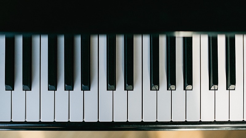 A piano keyboard.